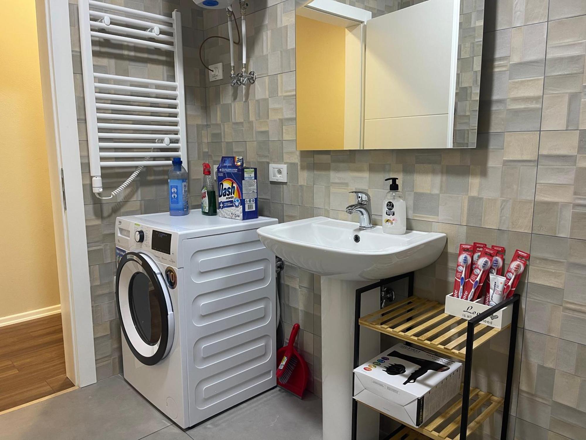 Ale Investa Hospitality Appartement Tirana Buitenkant foto